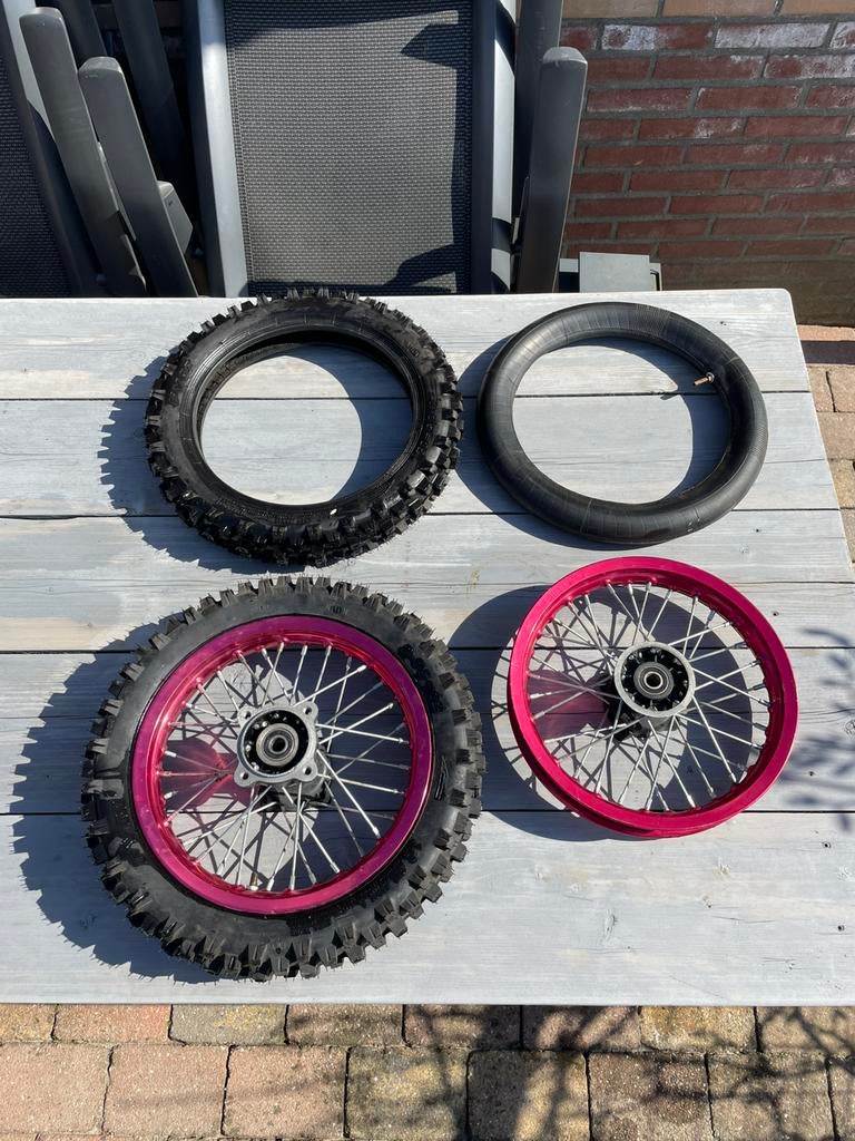 Mooie set 12inch banden met velg, Ophalen