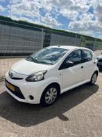 Toyota Aygo 1.0 12V Vvt-i 5DRS 2013 Wit, Auto's, Voorwielaandrijving, 4 stoelen, Origineel Nederlands, Bedrijf
