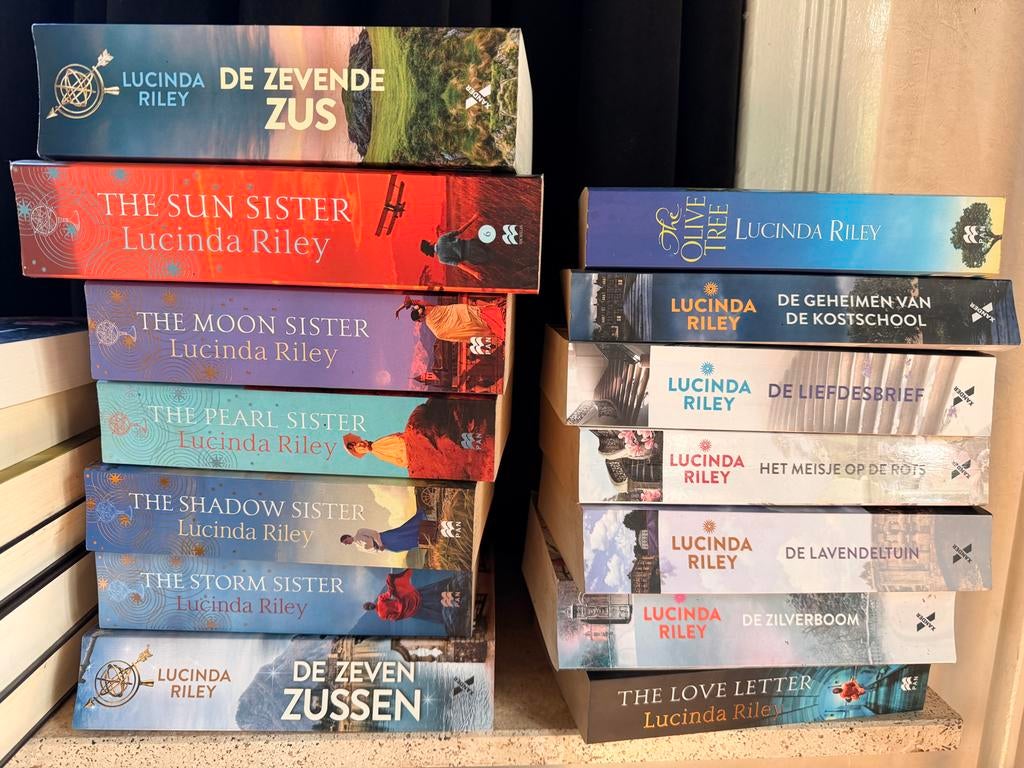 Lucinda Riley boeken - De Zeven Zussen serie en meer, Ophalen of Verzenden, Gelezen, Europa overig