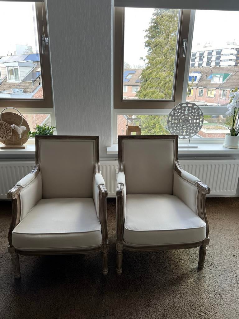 Twee brocante crème kleurige fauteuils, Huis en Inrichting, Fauteuils, Ophalen, Minder dan 75 cm, Zo goed als nieuw, Stof