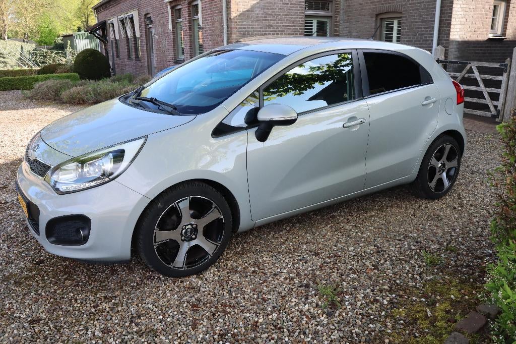 Kia Rio 1.2 I 5DRS 2012 Beige, Auto's, Kia, Particulier, Rio, ABS, Airbags, Airconditioning, Alarm, Bluetooth, Bochtverlichting