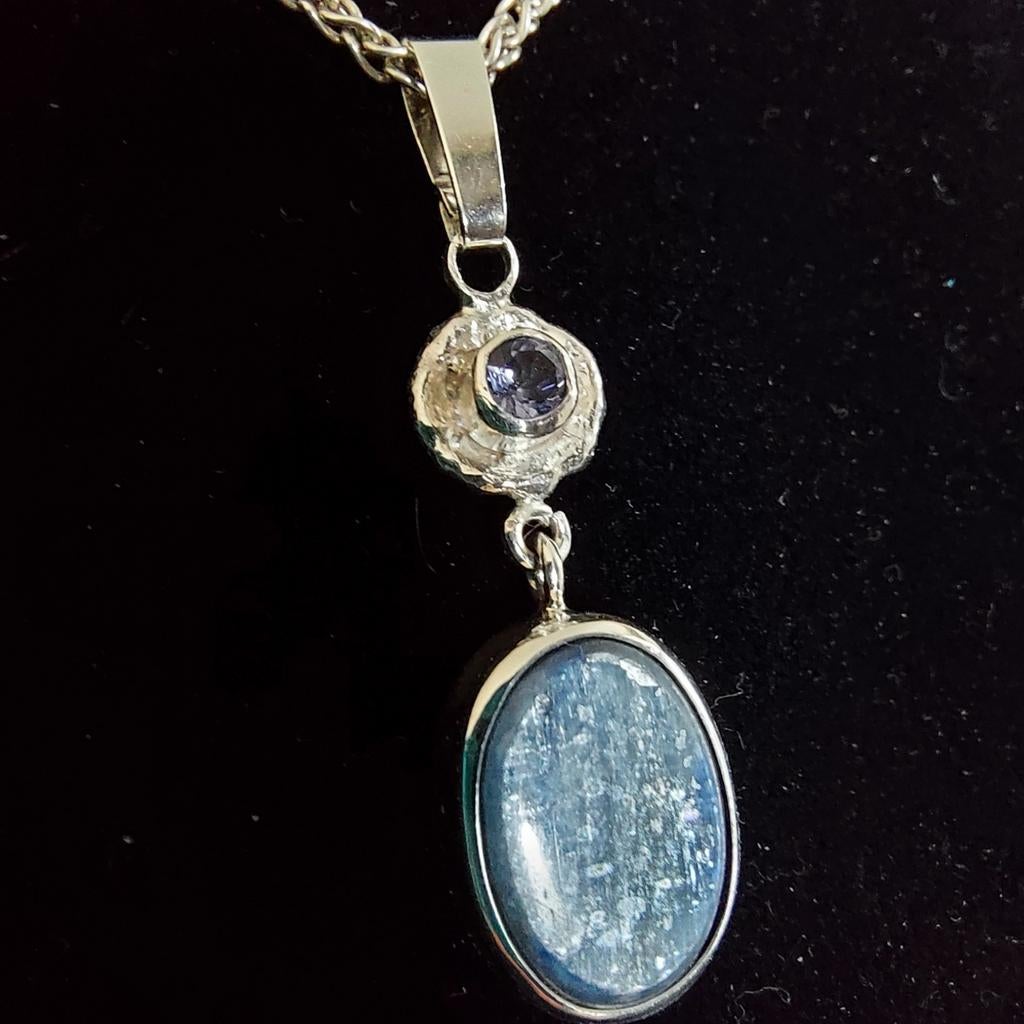 Mooie nieuwe unieke zilveren hangertje,Kyaniet,Ioliet,zilver, Blauw, Nieuw, Ophalen of Verzenden, Met edelsteen