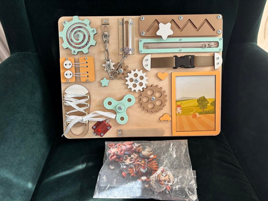 Busy board “Boerderij”. Montessori. Puzzels. Nieuw., Ophalen of Verzenden, 10 tot 50 stukjes, Nieuw, Van hout