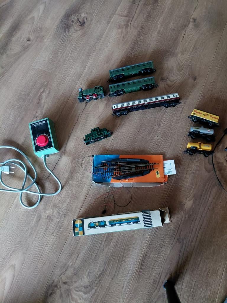 Fleischmann en Roco modeltrein set met rails en wagons, Ophalen