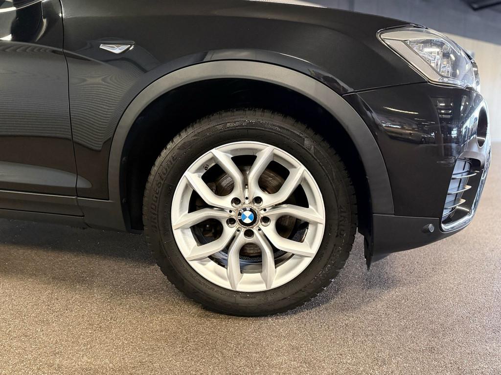 BMW X4 xDrive20i Executive-LEER-HEAD UP-TREKHAAK-SURROUND CA, 12 maanden, Gebruikt, 4 cilinders, Zwart