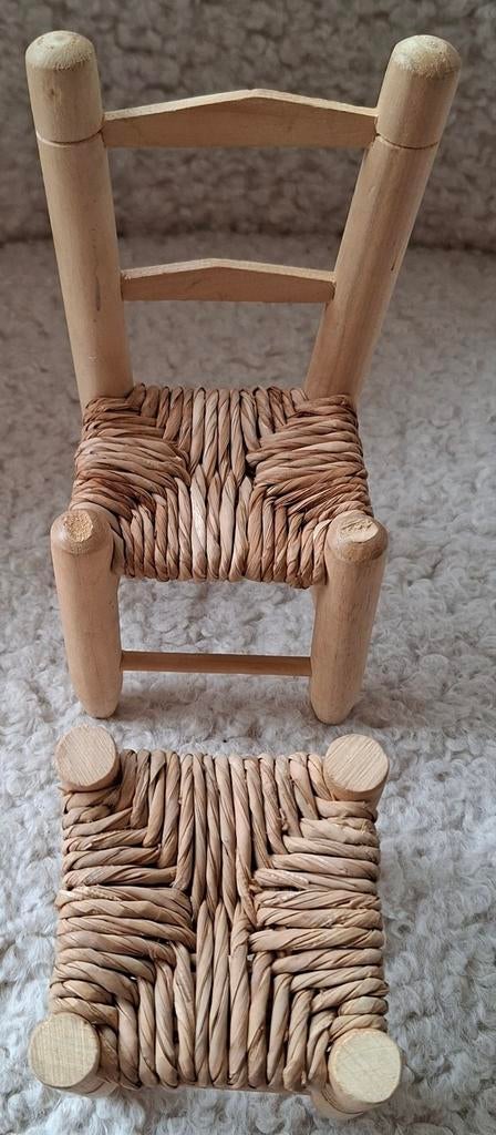 Rotan stoeltje en krukje voor poppenhuis, Ophalen of Verzenden