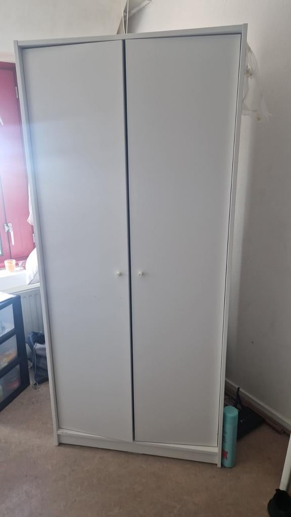 Witte kledingkast met twee deuren, Gebruikt, Modern, 150 tot 200 cm, 25 tot 50 cm