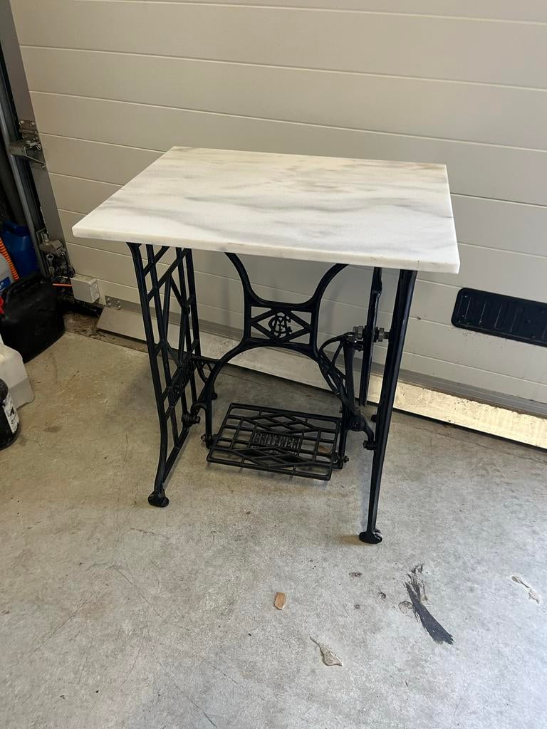 Antiek gietijzeren naaimachine onderstel met marmeren blad, Ophalen