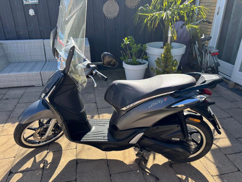 Scooter piaggio liberty S matgrijs, Fietsen en Brommers, Ophalen, Gebruikt, Overige modellen, Maximaal 45 km/u