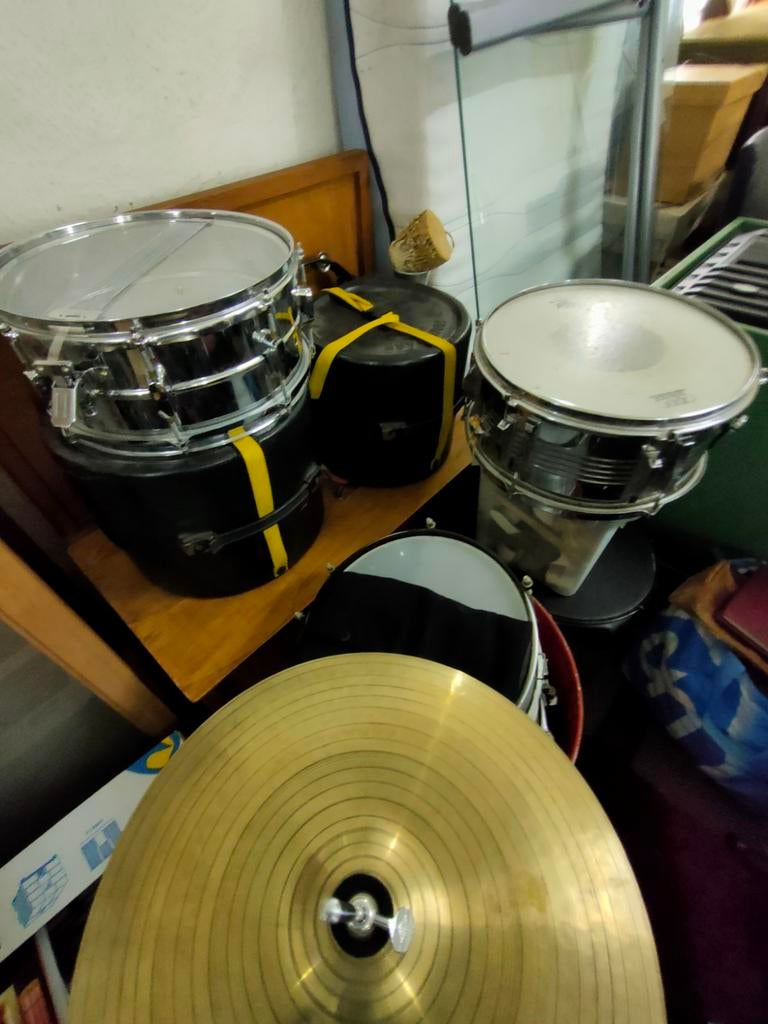 Diverse trommels en slagwerk attributen, Ophalen of Verzenden