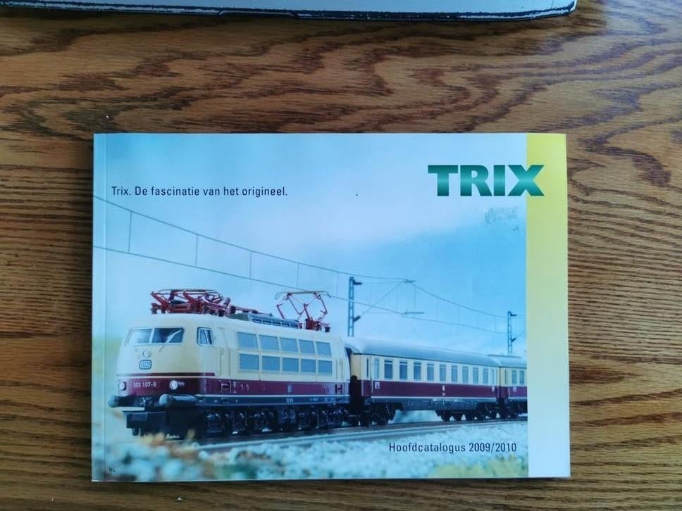 Trix Hoofdcatalogus 2009/2010 - De fascinatie van het origin, Gelijkstroom, Trix, Analoog, Zo goed als nieuw