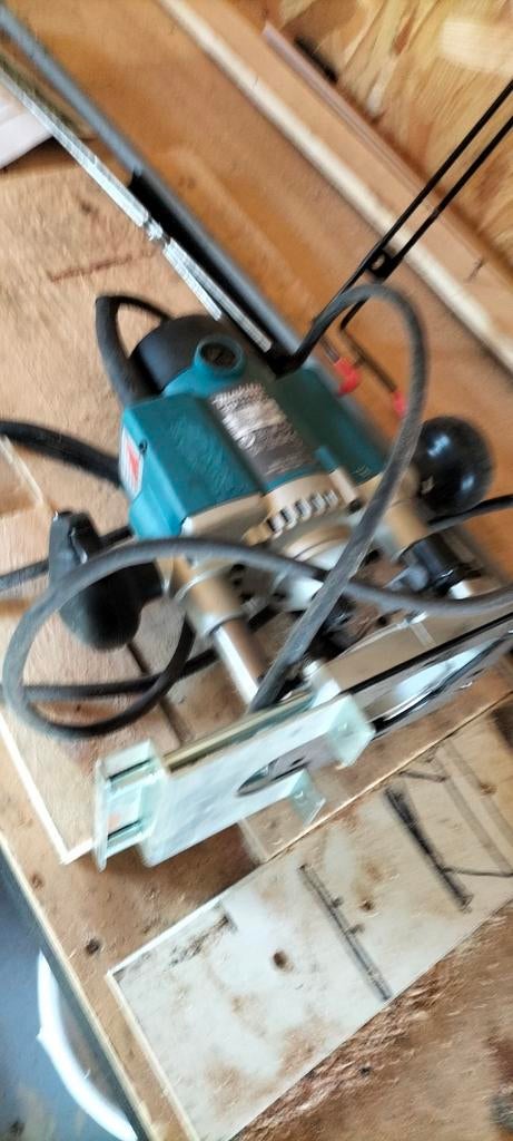 Makita Bovenfrees RP1110C - Krachtig en Betrouwbaar, Gebruikt, Ophalen of Verzenden, Elektrisch, Makita