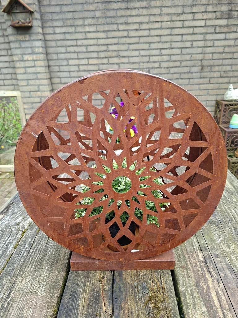 Gietijzeren kaarsen/plantenhouder, Ophalen of Verzenden