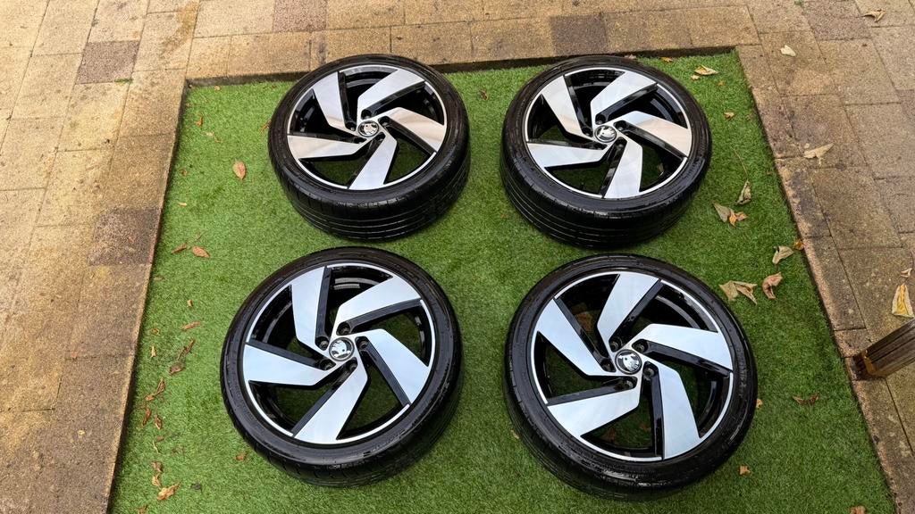 18 inch VW Richmond 5x112 velgen met Bridgestone banden, Auto-onderdelen, Banden en Velgen, 18 inch, Gebruikt, Banden en Velgen