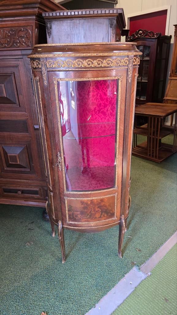 Frans Louis XVI Vitrinekastje met Gebogen Glas en Messing, Ophalen of Verzenden