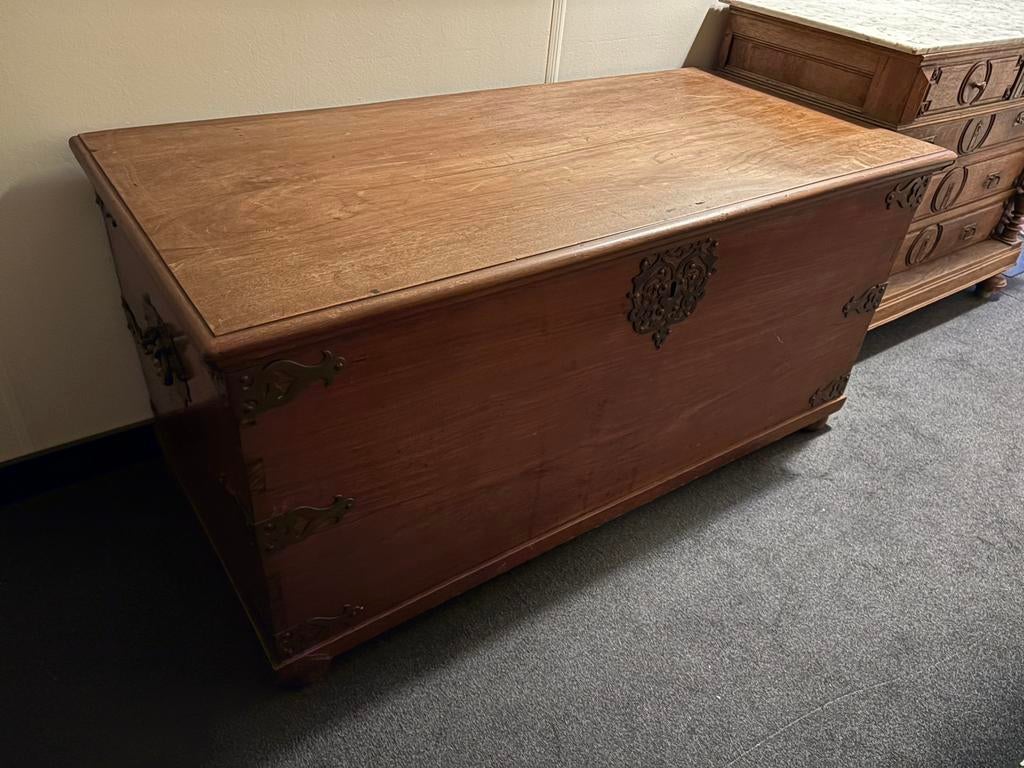 Super grote en mooie kist uit kerk, Huis en Inrichting, Woonaccessoires | Kisten, Ophalen, Gebruikt, 50 tot 75 cm, Eikenhout