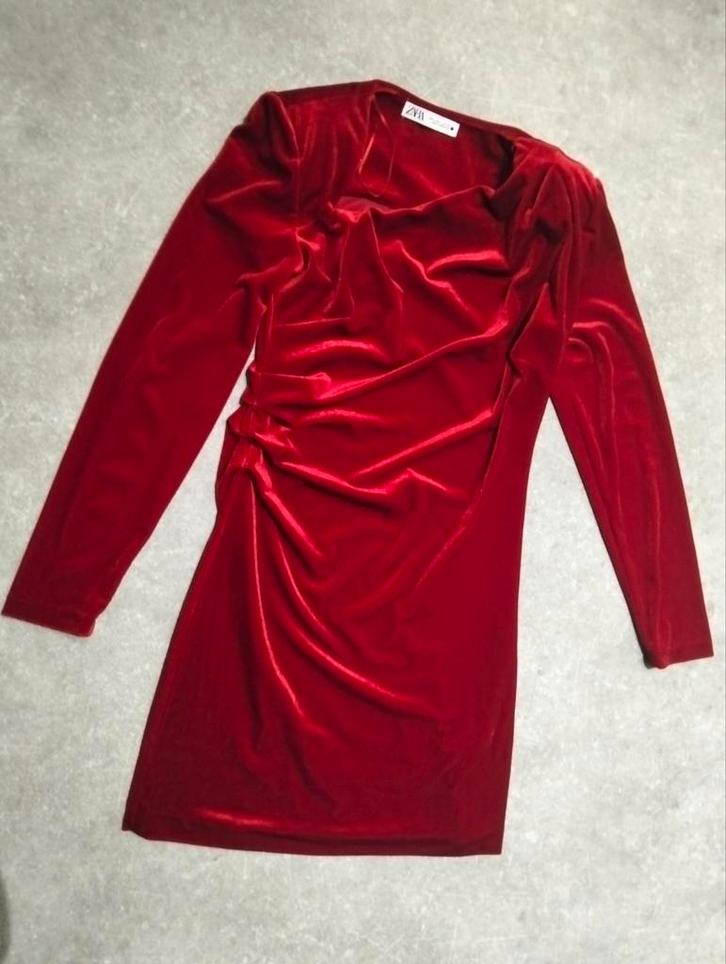 Zara Rode Fluwelen Jurk Maat L, Kleding | Dames, Jurken, Zo goed als nieuw, Maat 42/44 (L), Rood, Boven de knie, Ophalen of Verzenden