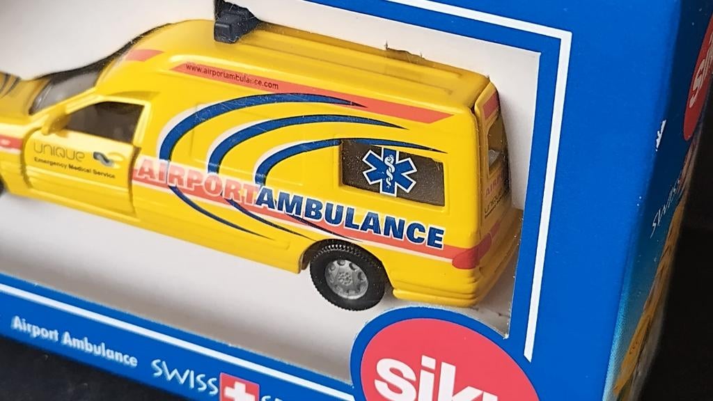 Mercedes Benz Binz Airport Ambulance 1:55 Siku 1958 Pol, Hobby en Vrije tijd, Modelauto's | Overige schalen, Schlittenbacherstrasse 60 Lüdenscheid Germany