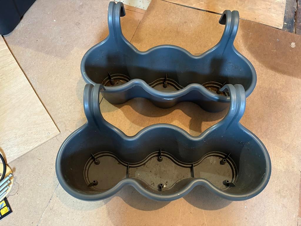 2 Grijze Plantenbakken, Ophalen of Verzenden, Zo goed als nieuw