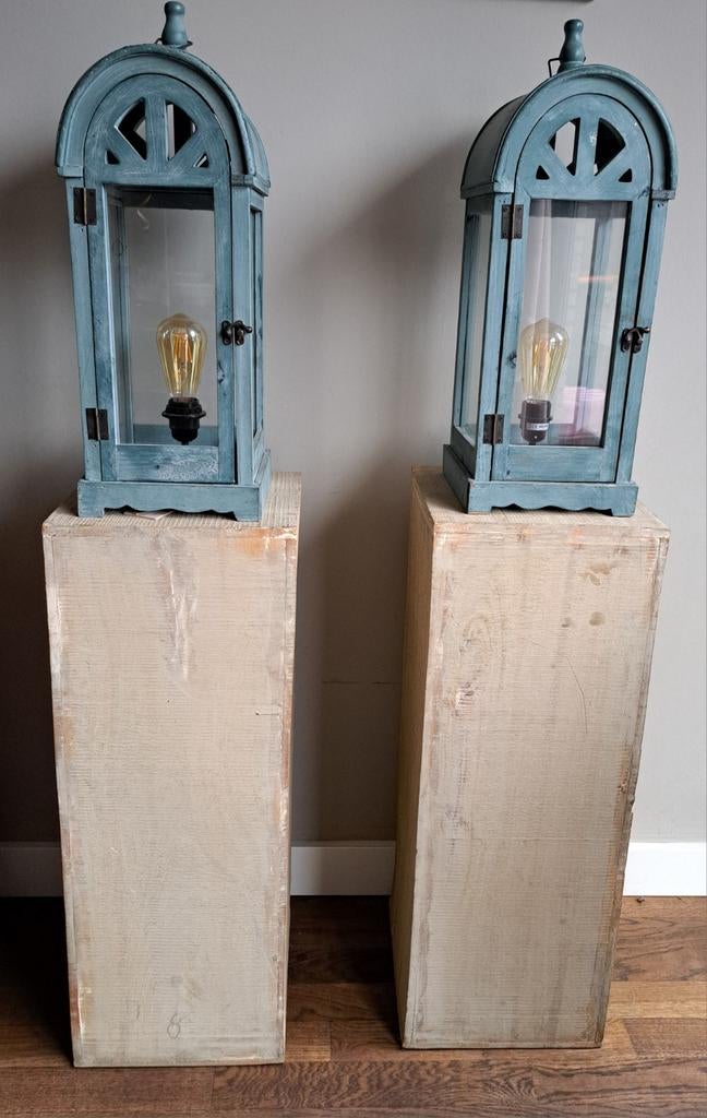 2 Lodsh zuilen met lichtbron en lantaarn, Ophalen