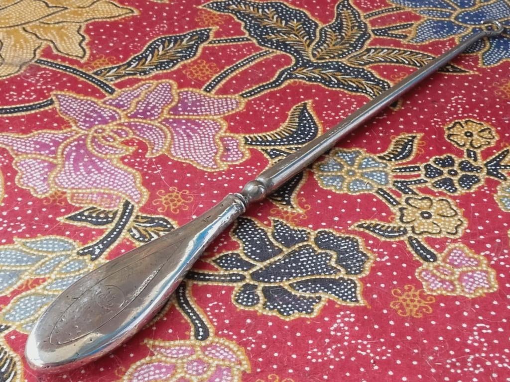 Antieke veterhaak uit Engeland van zilver 28,2 cm.