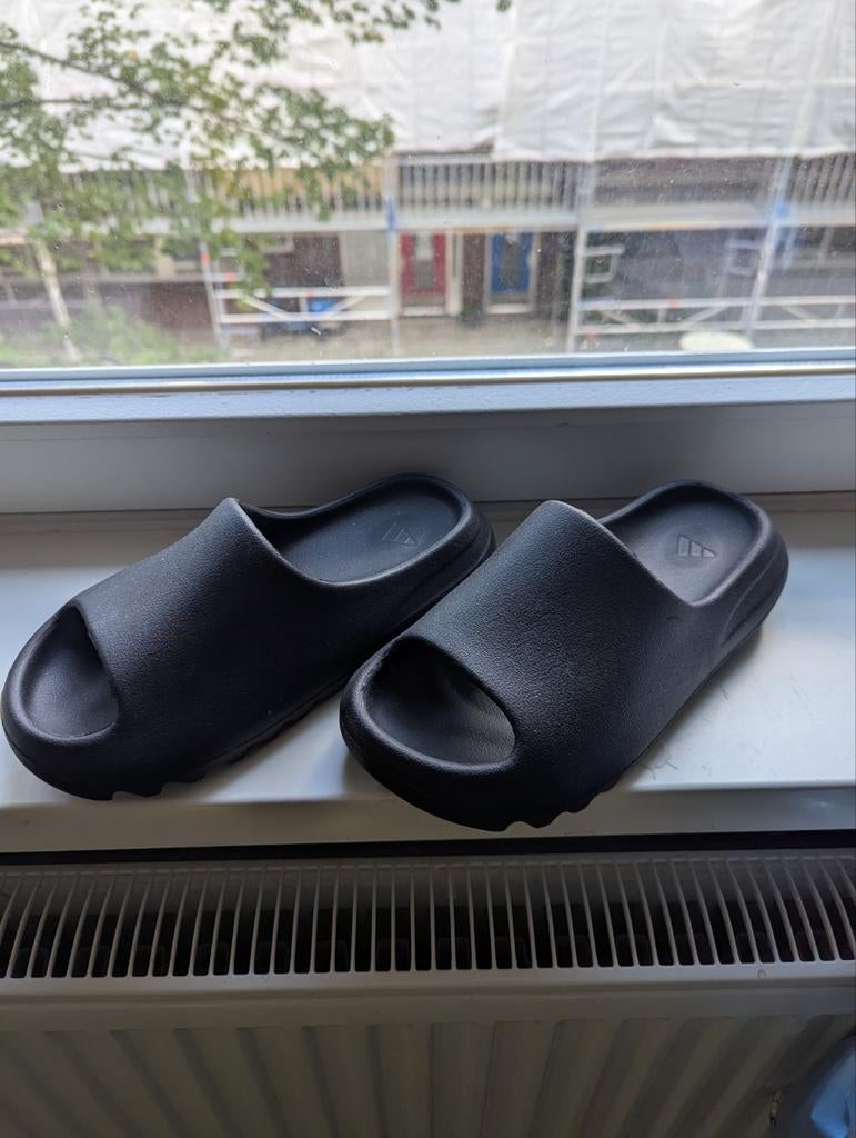 Yeezy slide slippers sandals, Kleding | Heren, Schoenen, Ophalen of Verzenden, Zo goed als nieuw, Zwart