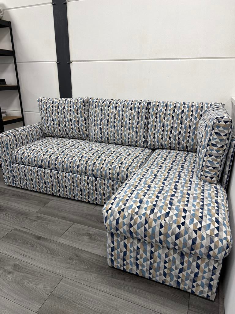 Hoekbank met patroon en uitschuifbaar bed, 250 tot 300 cm, Gebruikt, Hoekbank, 75 tot 100 cm