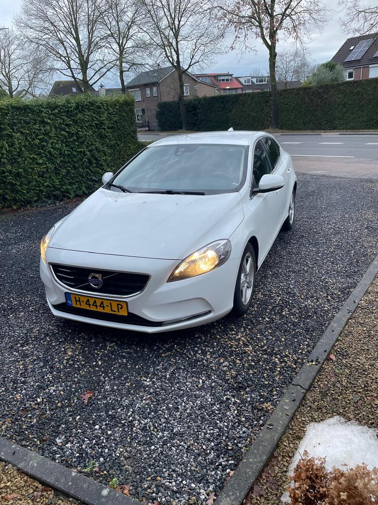 Volvo V40 2.0 T2 122PK 2015 Wit, Auto's, Volvo, Particulier, V40, Benzine, B, Hatchback, Handgeschakeld, Geïmporteerd, Wit, Voorwielaandrijving