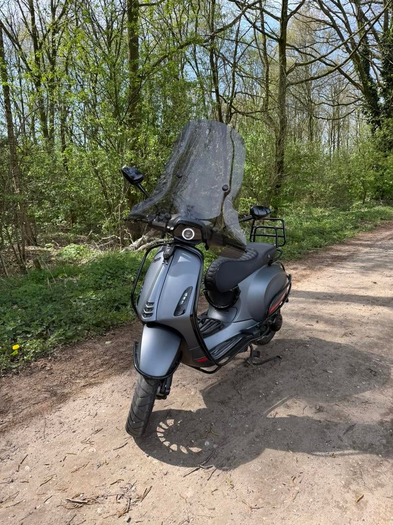 Vespa sprint 2022, Fietsen en Brommers, Scooters | Vespa, Ophalen, Vespa S, Zo goed als nieuw, Benzine