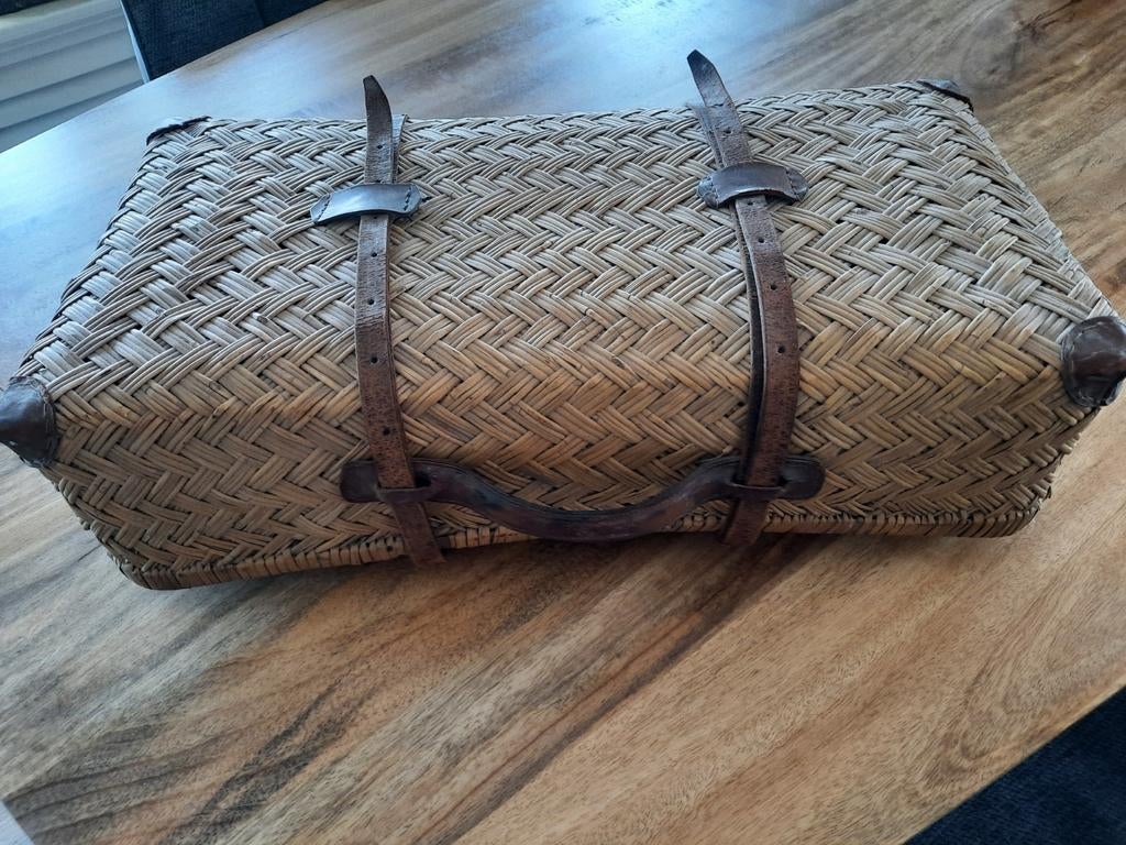Vintage rieten picknickmand/koffer met leren riemen, Ophalen of Verzenden