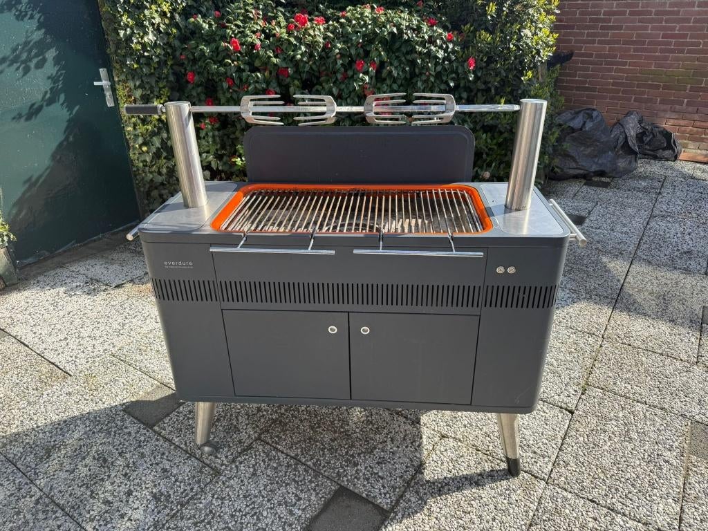 Everdure Hub Barbeque – Elektrische ontsteking & Rotisserie, Tuin en Terras, Houtskoolbarbecues, Ophalen, Gebruikt, Everdure
