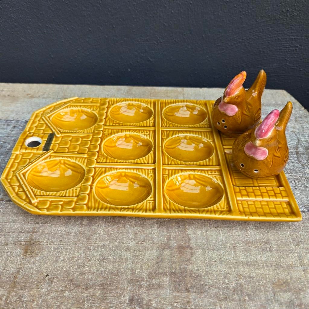 Grote eierschaal met kip peper en zoutstel, Gebruikt, Keramiek, Overige typen, Ophalen of Verzenden