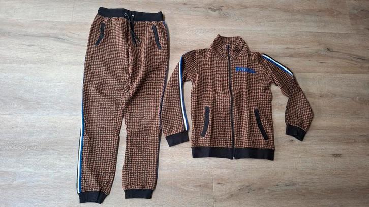 Joggingpak B'Chill maat 152/158, Kinderen en Baby's, Kinderkleding | Maat 152, Zo goed als nieuw, Jongen, Setje, Ophalen of Verzenden