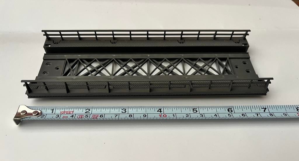 Kibri H0 brugligger laag 17 cm grijs modelspoor brugdeel, Hobby en Vrije tijd, Overige merken, Gelijkstroom of Wisselstroom, Brug, Tunnel of Gebouw