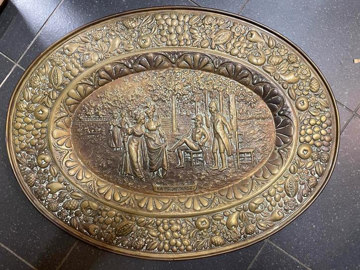 Antieke koperen schaal met reliëf La promenade (wd-30), Antiek en Kunst, Antiek | Overige Antiek, Ophalen of Verzenden