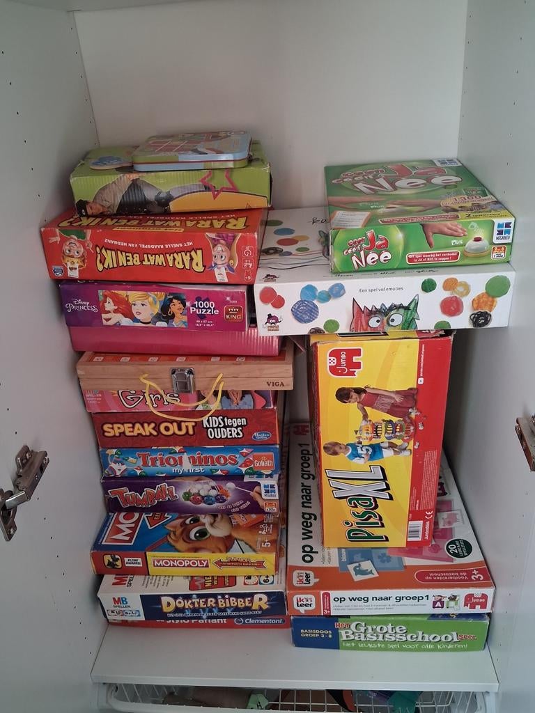 Kast vol met spellen, Vijf spelers of meer, Ophalen, Gebruikt