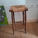 Mooie vintage kruk met biezen zitting, Ophalen of Verzenden, Gebruikt, Hout