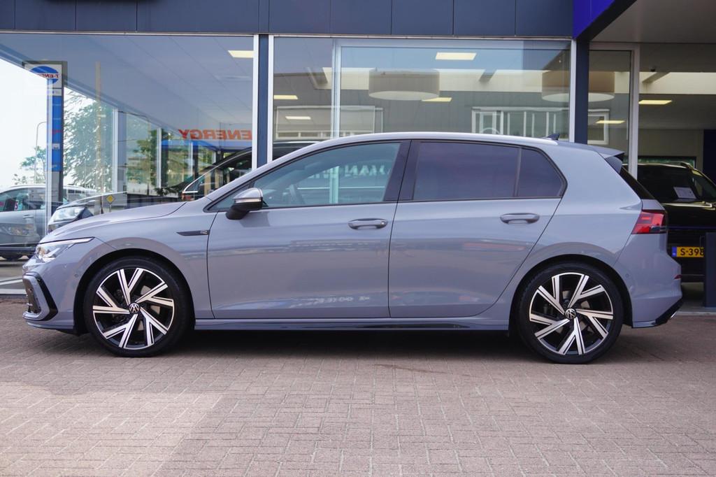 Volkswagen Golf 1.5 eTSI R-Line | Automaat | CarPlay| Vol op, Auto's, Volkswagen, 4 cilinders, 150 pk, Leder en Stof, Origineel Nederlands