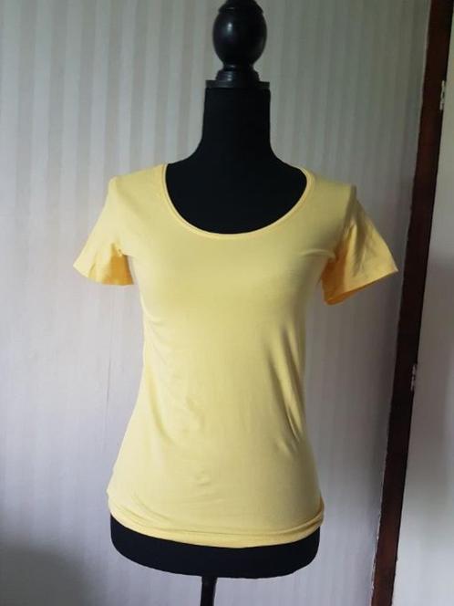 ZGAN Anni Rolfi top in zacht pastel geel s 36 rekt mee., Kleding | Dames, Tops, Zo goed als nieuw, Maat 36 (S), Geel, Korte mouw