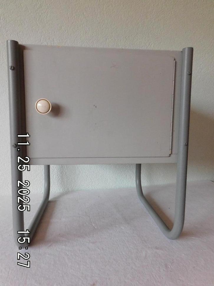 Vintage grijs nachtkastje uit de jaren 50, houten kast op me, Verzamelen, Retro, Huis en Inrichting, Ophalen of Verzenden