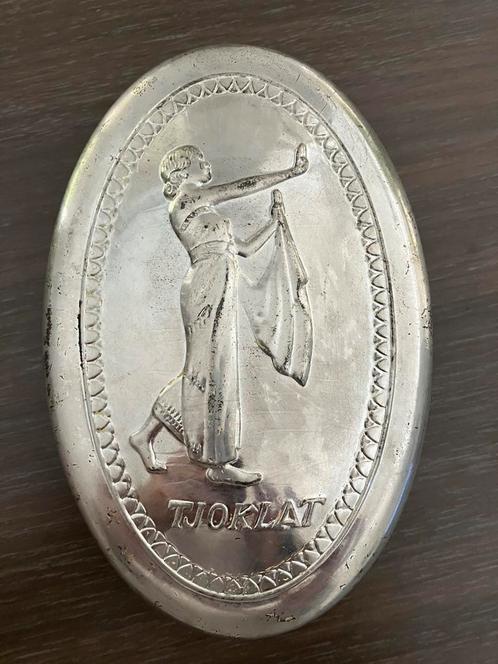 Blik ovaal tjoklat zilverkleurig chocolade, Verzamelen, Blikken, Gebruikt, Overige, Overige merken, Ophalen of Verzenden