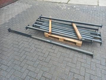 Stalen kokers 60x60 lengte van 1.9 tot 2.9 m stelbaar voet beschikbaar voor biedingen