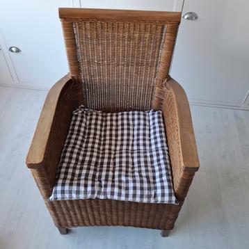 Rotan stoel inclusief kussen  beschikbaar voor biedingen