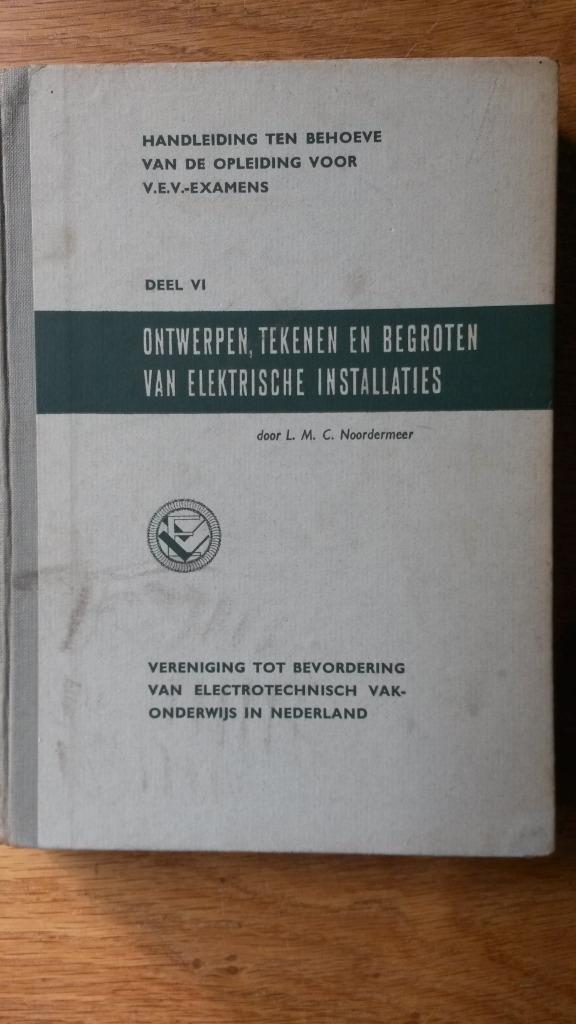 Ontwerpen, tekenen en begroten van elektrische installaties, Boeken, Techniek, Gelezen, Installatietechniek, Ophalen of Verzenden