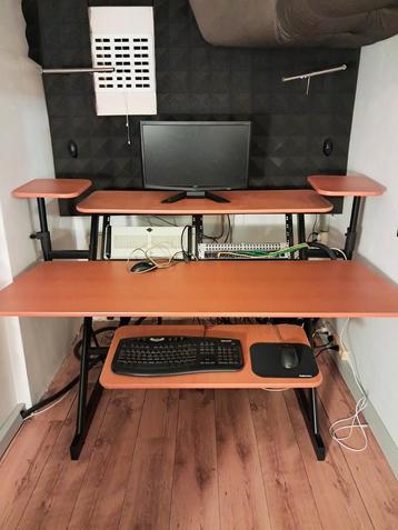 Studiomeubel met 8 eenheden 19inch rack plaatsen beschikbaar voor biedingen