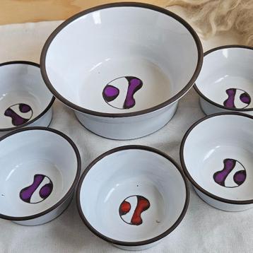 Retro pindasetje van keramiek beschikbaar voor biedingen