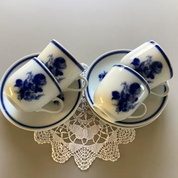 NIEUW STAAT: 4 kop en schotels, ONGEBRUIKT! beschikbaar voor biedingen