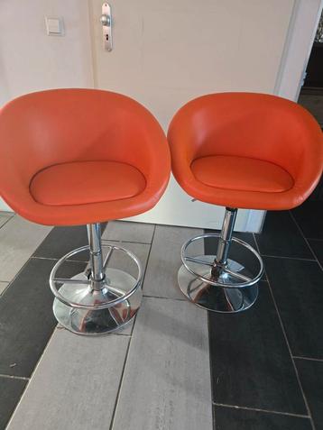 2 fleurige barkrukken te koop beschikbaar voor biedingen
