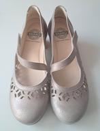 Super leuke echt leren schoenen met bandjes van BRAKO mt 40, Schoenen met lage hakken, Beige, Nieuw, Ophalen of Verzenden