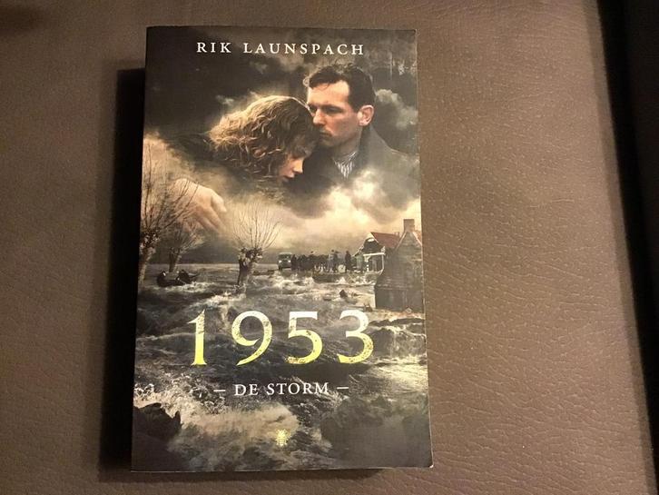 Rik Launspach - 1953, Boeken, Literatuur, Zo goed als nieuw, Ophalen of Verzenden